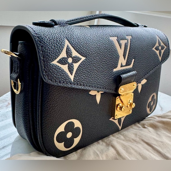 Louis Vuitton Bag - Picture 3 of 12
